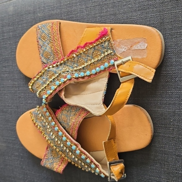Shoes - Women's  Strappy Buckle Ethnic Bohemia Beach Shoes
